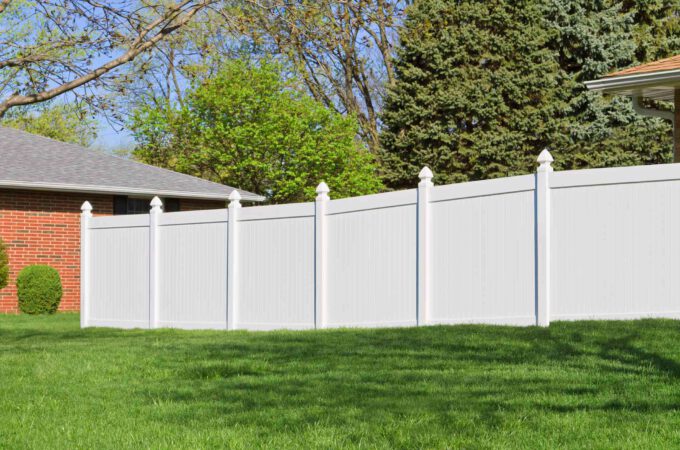Why Choose Vinyl Fencing?